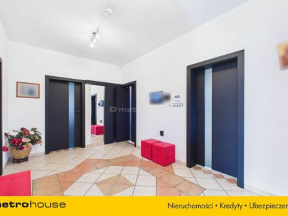 Przestronny dom z zadbanym ogrodem i garażem