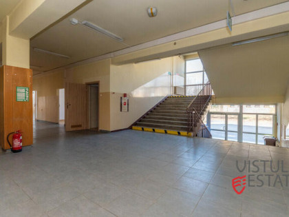 Budynek 2500 m2 + działka 1700 m2