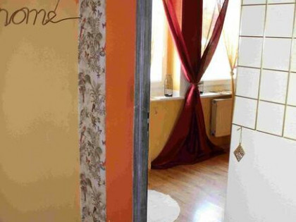 Sprzedam połowę kamienicy w centrum (mieszkanie + lokal)