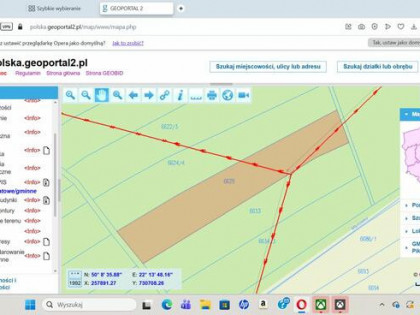 Dzialka Rakszawa. Na działce prad