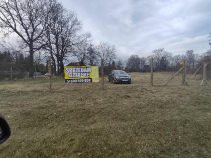 Działka z warunkami zabudowy 2735m2