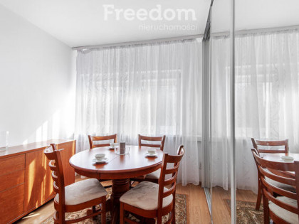 Na sprzedaż słoneczne 3 pokojowe mieszkanie.