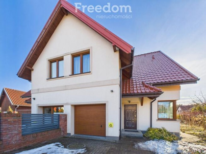 Dom z garażem w atrakcyjnej lokalizacji