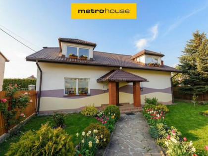 DOM W SEROCKU DO  275 m²