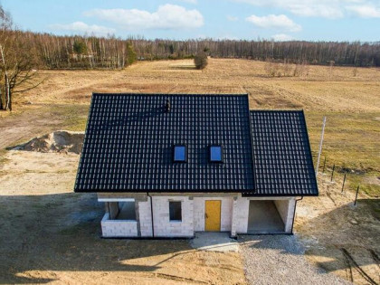 Dom pod lasem, duża działka, wszystkie media