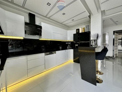 Duże mieszkanie z garażem i parkingiem