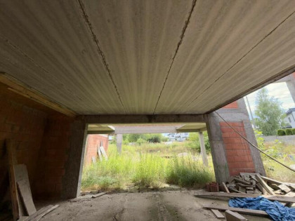 Syndyk sprzeda dom w trakcie budowy