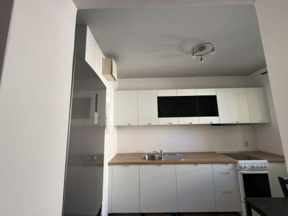 Śliczna duża kawalerka metro basen siłownia