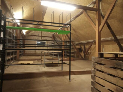 TANIO, ocieplony magazyn, regały/stoły, toaleta