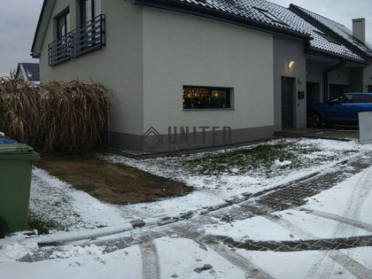 Dom bliźniak z ogrodem w Nowosiedlicach