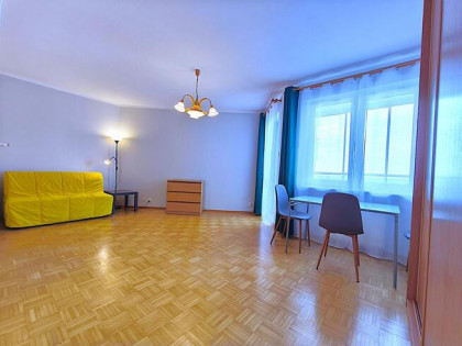 Kawalerka przy wejściu do metra Natolin