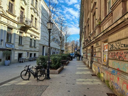Duże mieszkanie w okolicy Teatru Bagatela