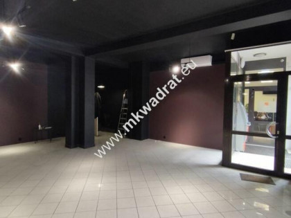 Lokal użytkowy z witryną przy głównej ulicy -Praga