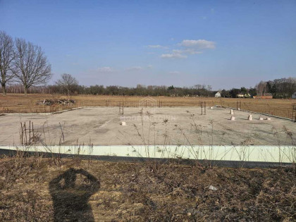 Kwadratowa Działka 3000m2 ze Stanem 0 i Projektem