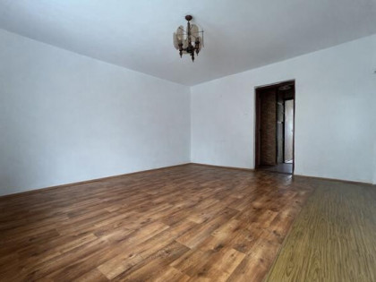 2 pok z aneksem/1 pok z widną kuchnią, piwnica 4m²