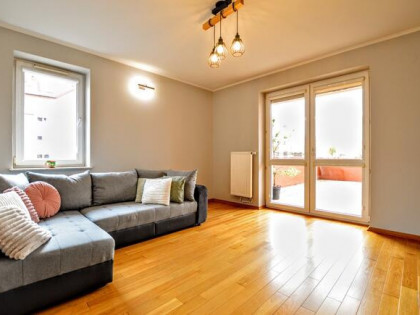 wysoki parter, przestrzenne z dużym tarasem