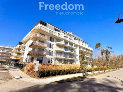 Apartament w Apart Park Albus miejsce parkingowe.