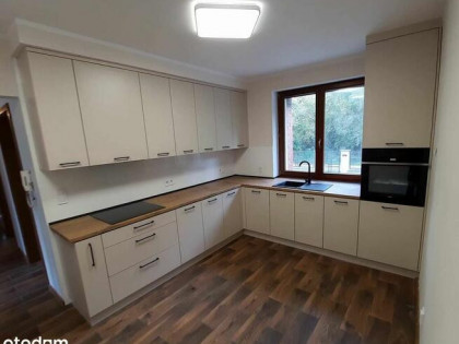 Wolnostojący dom z garażem i ogrodem