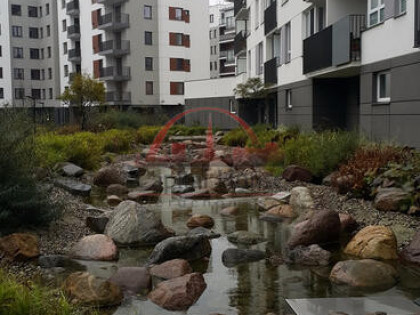 Duża kawalerka z widokiem na patio, garaż komórka