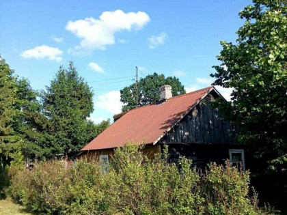 Siedlisko warz z domkiem we wsi Tworki, gmina Wyszki.