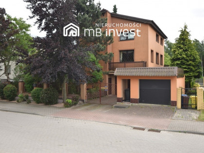 Dom wolnostojący-2 garaże-duży potencjał aranżacji