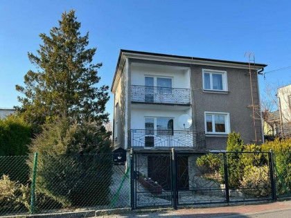 Dom wolnostojący w centrum Pogwizdowa.