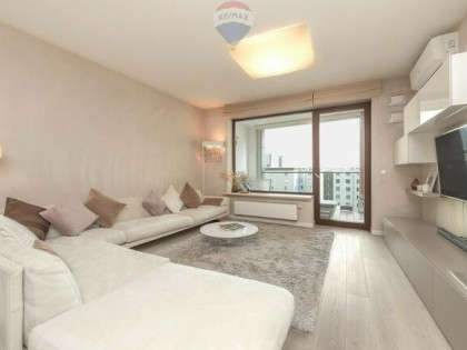 Top, 12m2 loggia, klima, 100m do metra