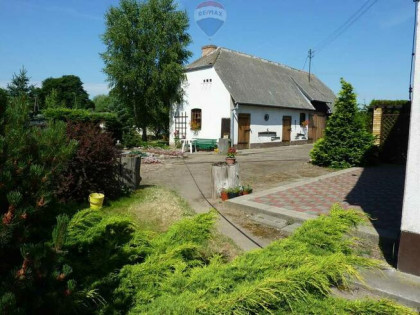 Działka zabudowana starą szkołą|jez.Niepruszewskie