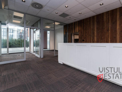 Lokal parterowy w biurowcu w rejonie Bonarki