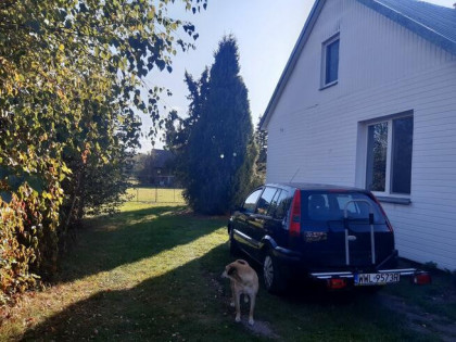 DOM ZE STAJNIĄ, URLE/Adampol, NA DZIAŁCE ZAGRODOWEJ