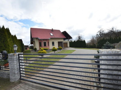 Dom wolnostojący, garaż pompa ciepła, fotowoltaika