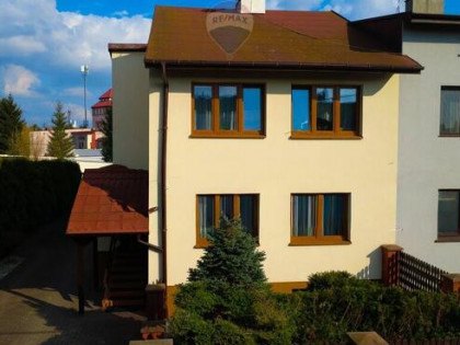 Połowa bliźniaka z ogrodem w centrum Piastowa