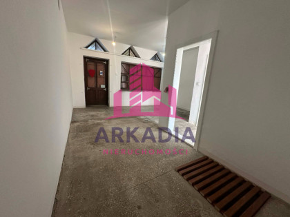 Kiosk handlowo-usługowy z działkami – Dzierżoniów