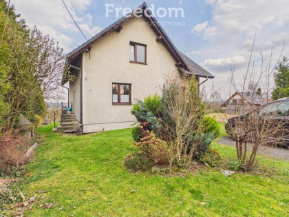 Dom z dużą działką - idealne miejsce dla rodzinny.