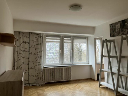 Słoneczna kawalerka na ul. Podleśnej (do metra ok. 500 m)