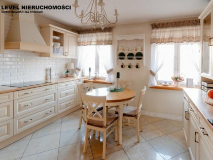 Mieszkanie dwupoziomowe, czteropokojowe