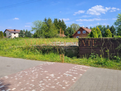 Teren inwestycyjny - centrum Łomianek ul. Agawy