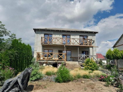 Dom z tarasami do wykończenia