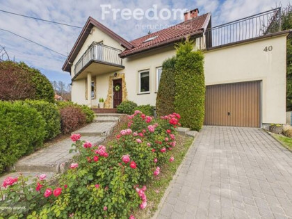 Kompaktowy, urokliwy rodzinny dom wolnostojący.