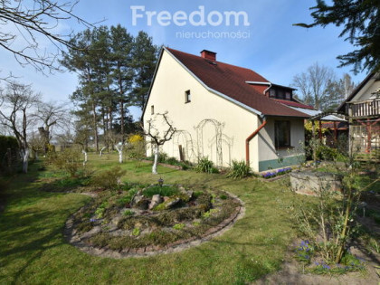 2 domy, 7 pokoi + 160 m2 b.gospodarcze, staw i las