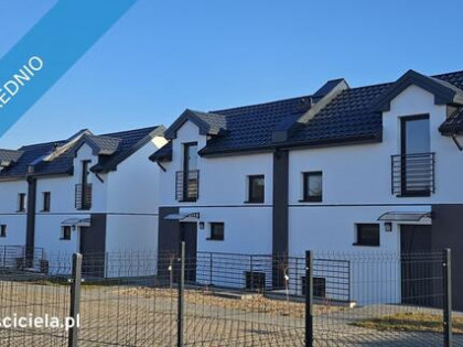 Nowe domki z basenem w stanie deweloperskim nad morzem, Tupadły