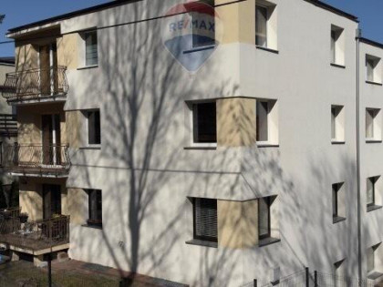 Dwupoziomowe - Kamienica z parkingiem ,Super