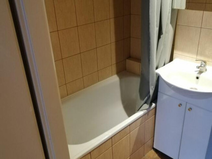 Żelazna 58/62 dwupokojowe sprzedam