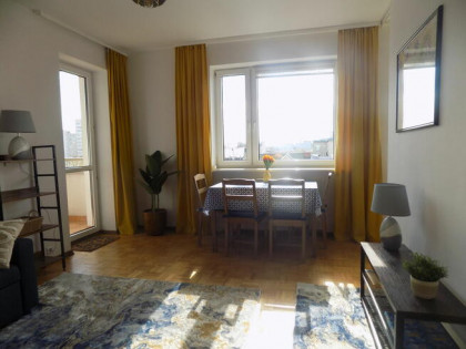 Al. Stanów Zjednoczonych, przy rondzie Wiatraczna, z garażem