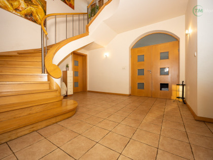 Strzeniówka dom 250 m2 do własnej aranżacji.