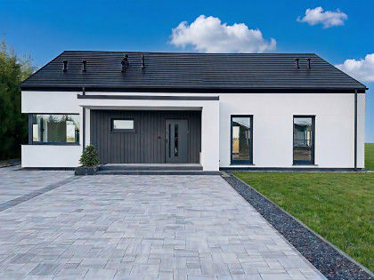 Nowoczesny dom parterowy blisko Jeziora Jamno