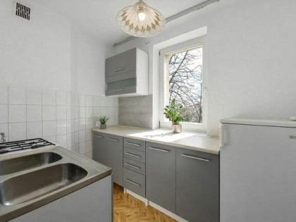 2 pokojowe mieszkanie z jasną kuchnią ! Kosynierów