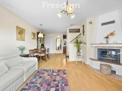 Przestronny dom w Józefosławiu w spokojnej okolicy