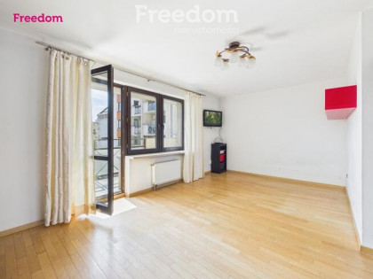 2 pokoje + balkon 8,3 m2 (południowa ekspozycja)