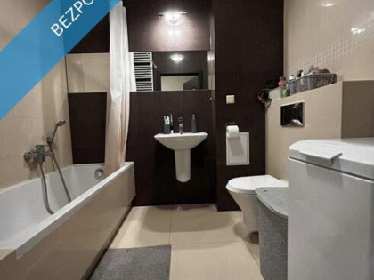 2 pokojowe mieszkanie na Gocławiu z oddzielną kuchnią, windą, komórką lokatorską, dużym miejscem w g